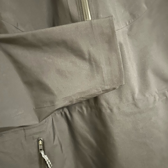 Lululemon windbreaker - Picture 5 of 8